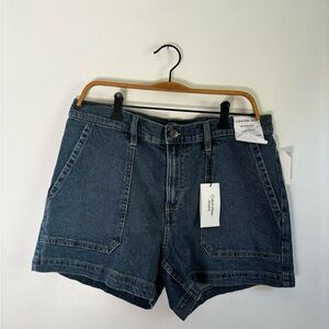 CALVIN KLEIN | BNWT MID RISE SHORT | size 30